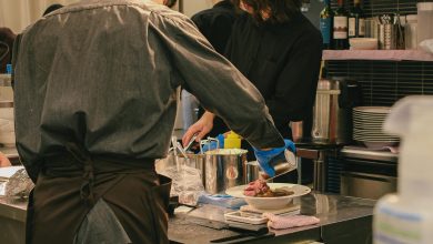 موظف/ة تعبئة مواد المطبخ