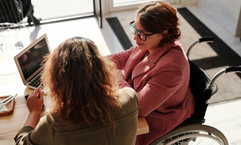 موظفو متجر إسكي شهير للمعاقين