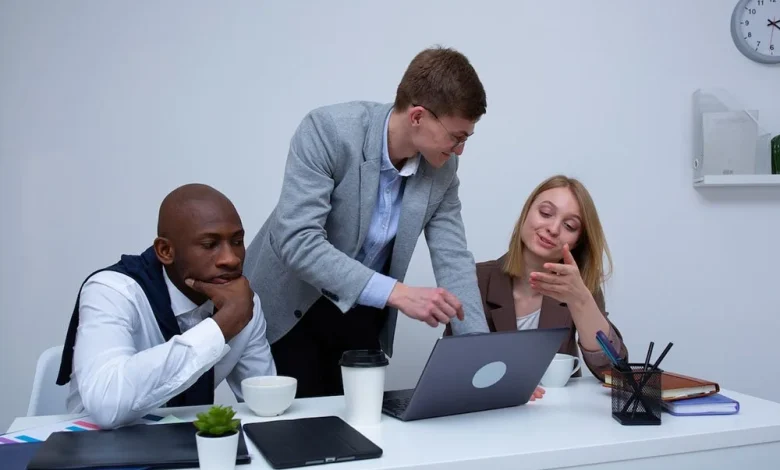 قانون العمل التركي 2026: ساعات العمل، الإجازات، ونهاية الخدمة – دليل عملي للأجانب