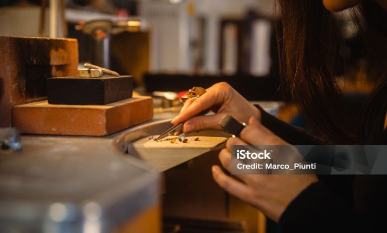 وظيفة موظفة مبيعات