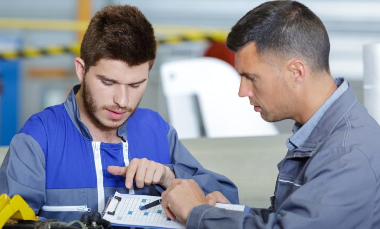 عمال تجميع ومونتاج