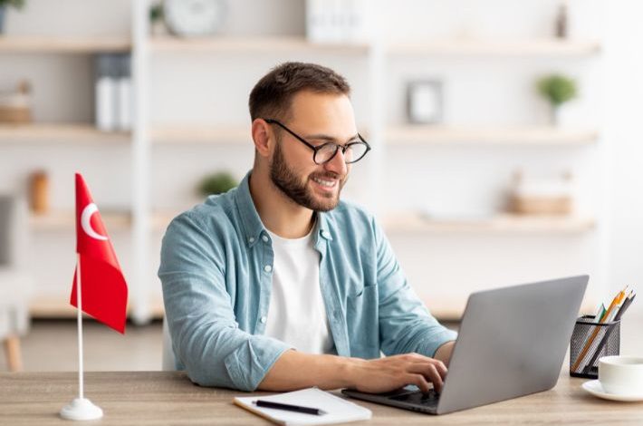 دليل البحث عن عمل في تركيا خطوة بخطوة 2026: وظائف تركيا وفرص عمل في اسطنبول للمقيمين الجدد