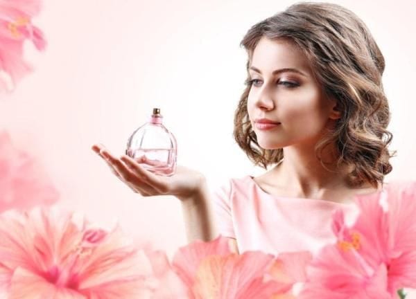 موظفة مبيعات