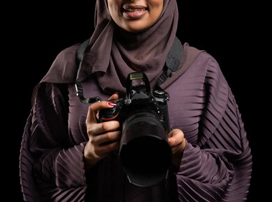 وظيفة مقدمة محتوى أمام الكاميرا