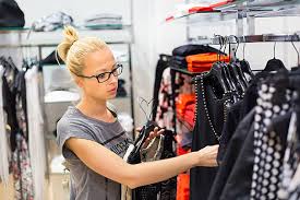 مطلوب موظفة مبيعات أزياء سهرة في شيشلي عثمان بيه