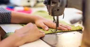 مشغل ماكينة أوفرلوك في إسطنبول