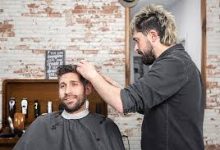 معلم حلاقة في إسطنبول