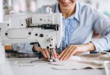 عاملات خياطة جينز في إسطنبول